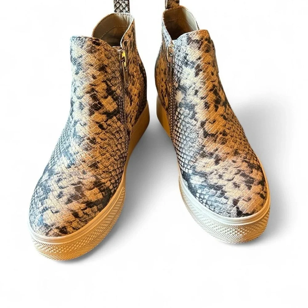 Steve Madden Snakeskin Wedgie Sneakers | 7.5